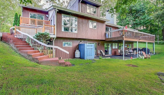 Lakefront Family Retreat~Private Pool~Game Room