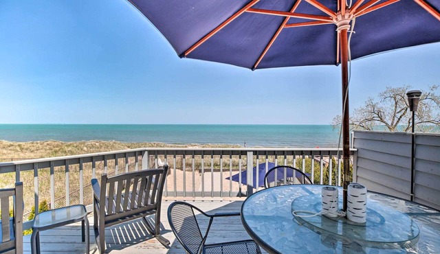 Lakefront Family Retreat w/Grill: Steps to Beach!