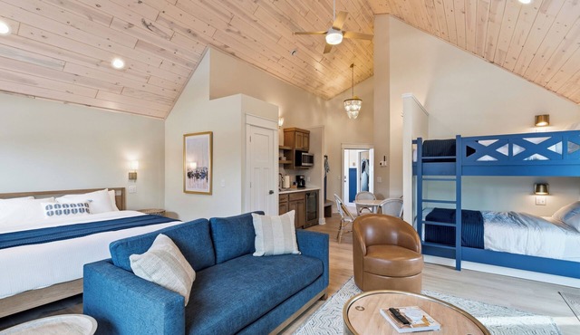 Lakefront Family Studio Sleeps 6