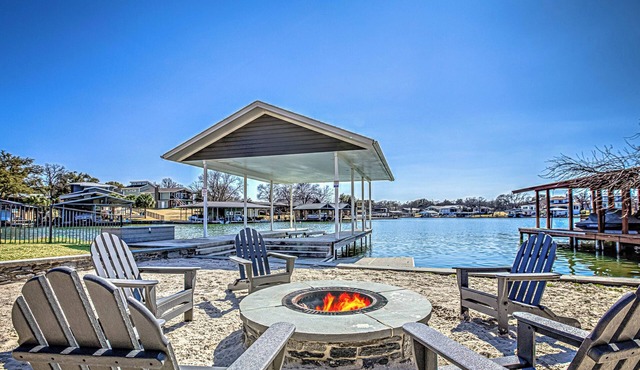 Lakefront Family Home for 12, w Picturesque Views & Patio