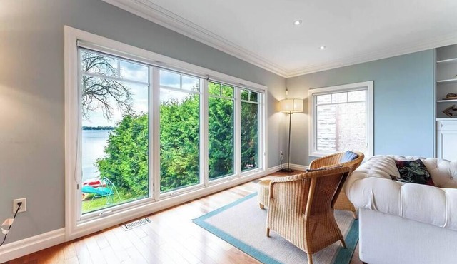 Lakefront Family Villa, Billiards, Chef’s Kitchen and Pet-friendly