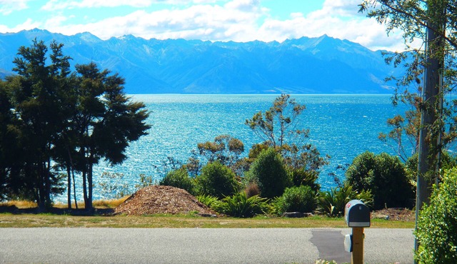 Lakefront Fantail House