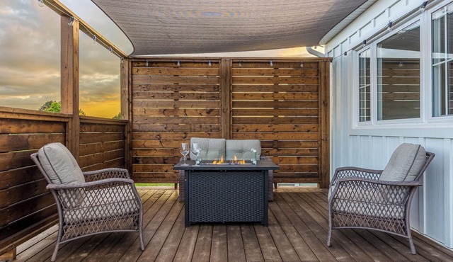 Lakefront Farm House In Niagara | Hot Tub | Sauna | Fire Pit | Patio