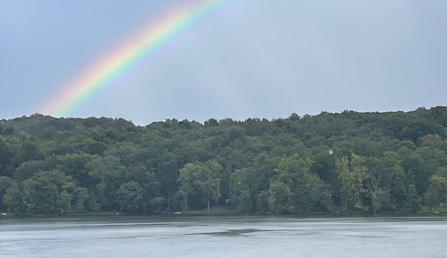 Lakefront Farmhouse with 2 acres to enjoy - Fish, Kayak, or launch your boat!