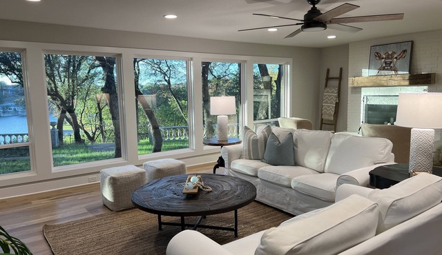 Lakefront farmhouse. Private dock. Gated 2+ ac. Eagle Mtn Lake, Fort Worth, TX
