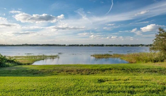Lakefront Fishing/Kayaking/Boating House
