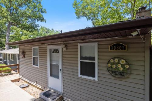 Lakefront Fishing Retreat with Trailer Parking Nearby!