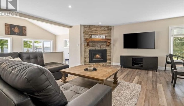 Lakefront four bedroom cottage on Pigeon Lake! Long term rentals available