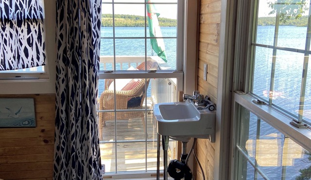 Lakefront Fun, Kayaks & Starry Nights at Wits End Cottage