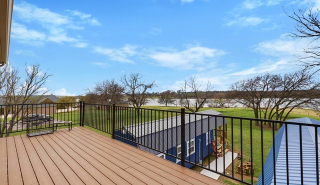 Lakefront Game Loft Beautiful Views Sleeps 6