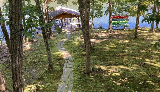 Lakefront, Gas Firepit. Hot Tub. Private Dock. Pup Friendly