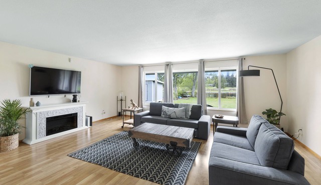 Lakefront Gateaway at Chambers Lake - 3 bd 2 ba w/AC