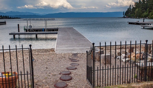 Lakefront Gem! Dock, Beach, Paddle Boards, Firepit, Comfort on the water