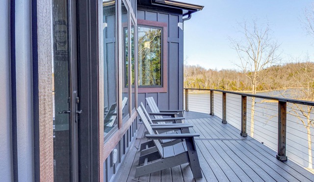 Lakefront Gem: Dock & Hot Tub in Jacksboro