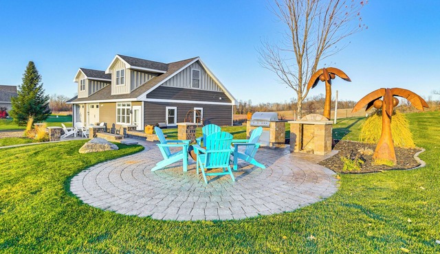 Lakefront Gem: Grills & Fire Pit in Dent