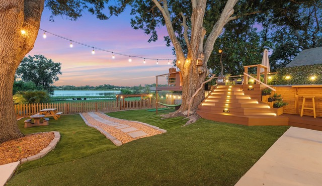 Lakefront Gem Near Clearwater