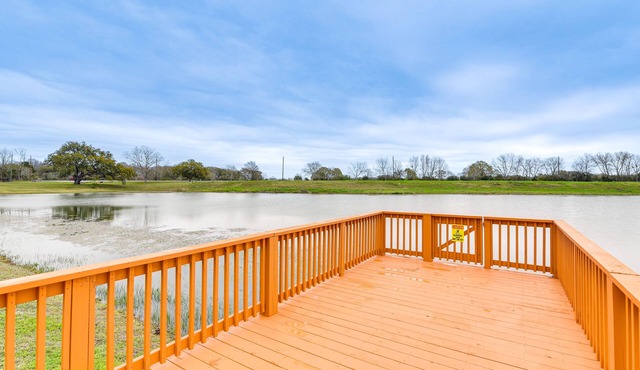 Lakefront Gem on 32-Acre Lot in Angleton!