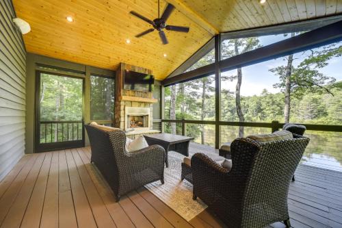 Lakefront Gem w/Fire Pit in Chinquapin Resort!