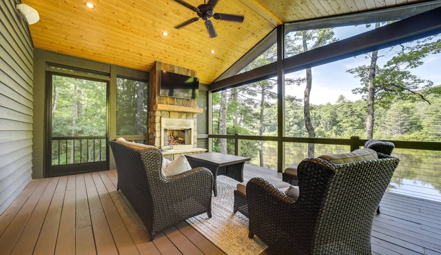 Lakefront Gem w/Fire Pit in Chinquapin Resort!
