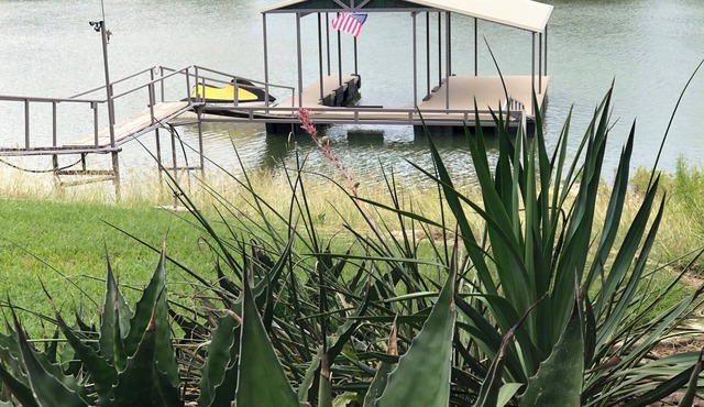 Lakefront Get-Two-gether House and Cabin on Lake Brownwood in Cason Cove