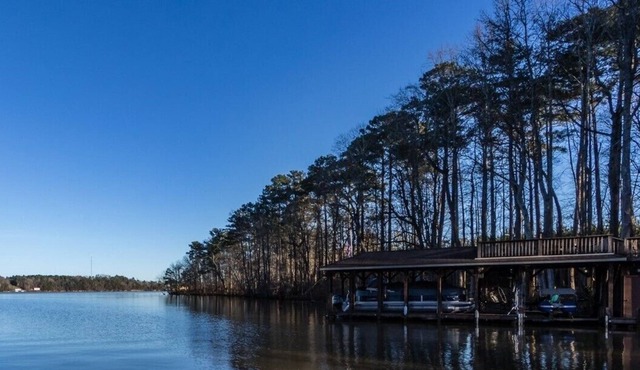 Lakefront Getaway Cottage