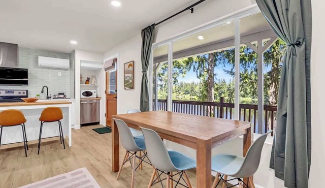Lakefront Getaway For 4 with Swimming, Kayaks