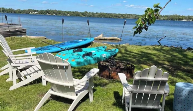 Lakefront getaway near Navy Base