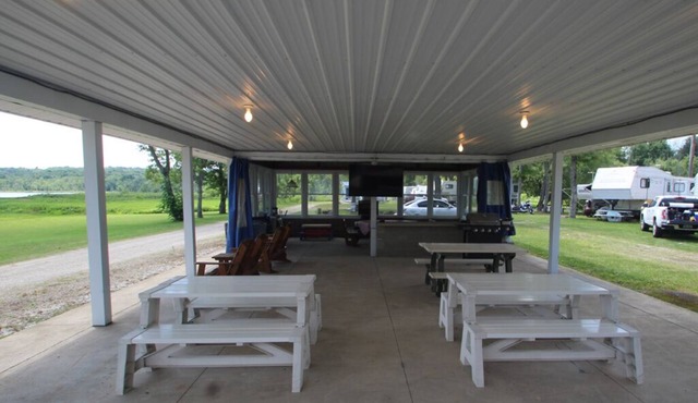 Lakefront Getaway North of Pittsburgh!