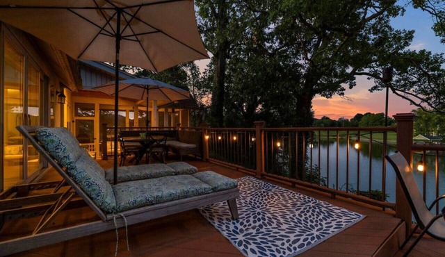Lakefront Getaway on Boone Lake – Sleeps 8+ Hot Tub Dock Fire Pit Kayaks