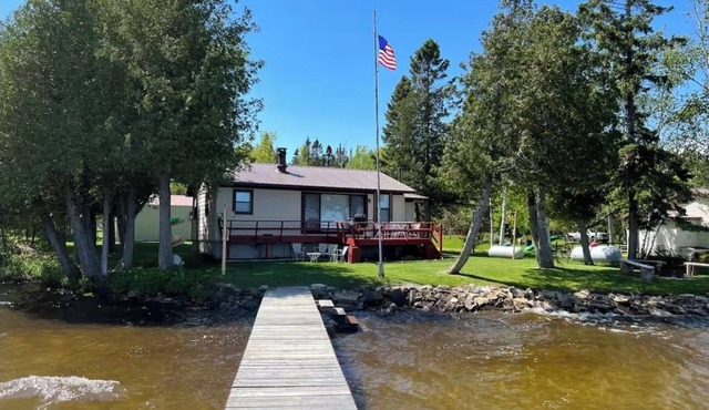 Lakefront getaway on Indian Lake with private dock