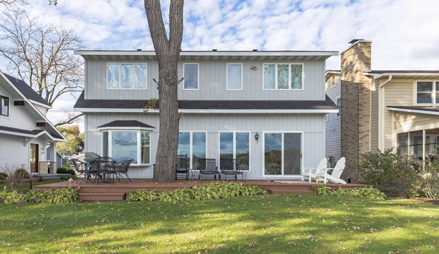 Lakefront Getaway Perfect for All Seasons