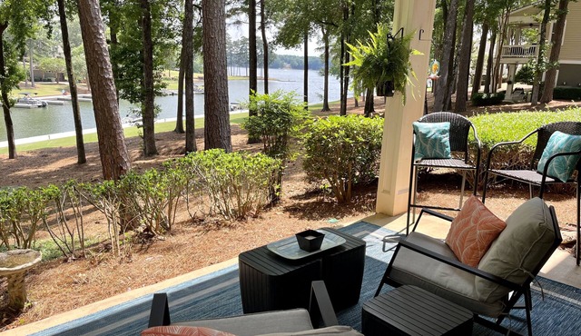 Lakefront Getaway "Right There" on the water in Reynolds community 2 bed/2 bath