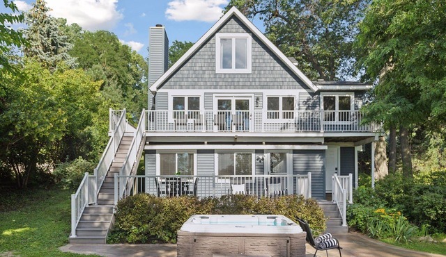 Lakefront Getaway: Sauna, Hot Tub, Firepit & More! 3 Bedroom Home by RedAwning