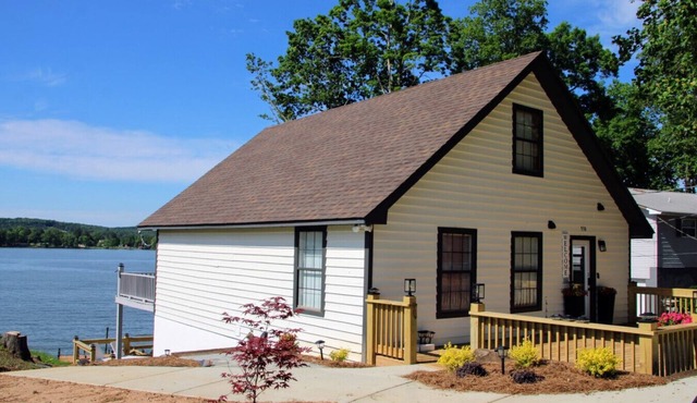 Lakefront Getaway | Sleeps 8+ | Private Pier & Hot Tub