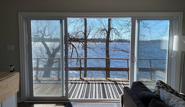 Lakefront Getaway – Swim, relax, and unwind by the water