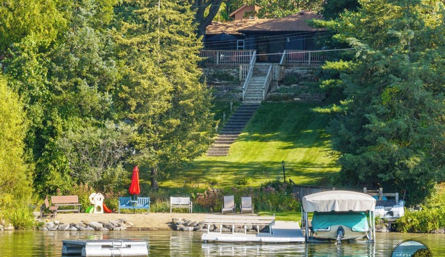 Lakefront Getaway, Swim, Laugh, Family Fun for all! Close to Kettle Moraine