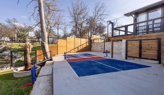 Lakefront Getaway in Texas Hill Country | Dock, Kayaks, Pickleball, Jet Ski