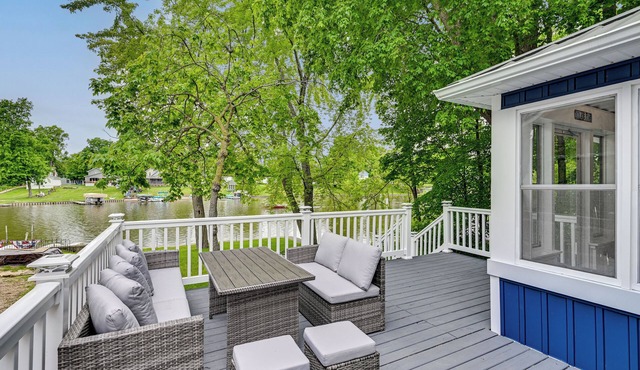 Lakefront Getaway w/Private Dock in Colon!