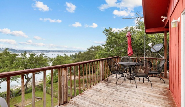 Lakefront Getaway with Stunning Sunset Views