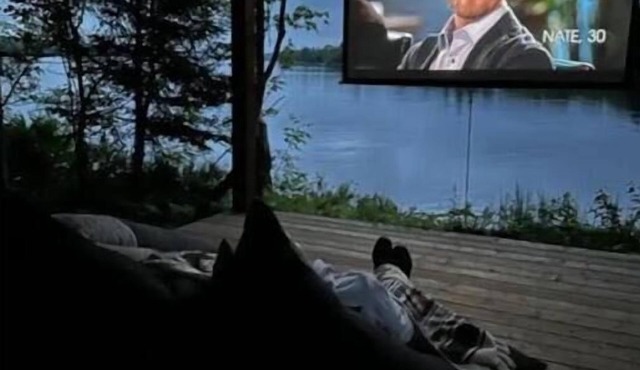 Lakefront Getaway with Open Air kitchen & Movies