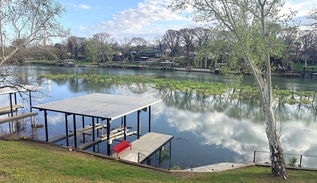 Lakefront Getaway with Kayaks, Fishing & King Bed