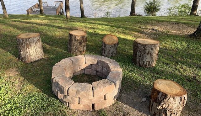 Lakefront guest house on Neely Henry Lake with swim/boat dock Canoe Creek area