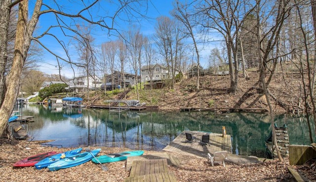 Lakefront Gull Lake Getaway