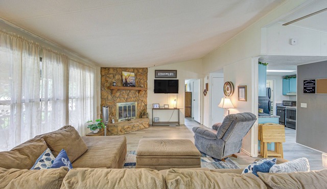 Lakefront Gun Barrel City Home w/Dock & Deck