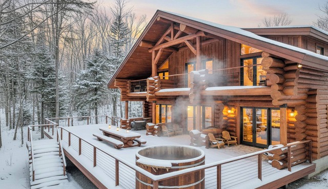 Lakefront Handcrafted Cabin - Lux Sauna - Cedar Hot Tub - Game Room - Pool Table