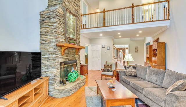 Lakefront Hartwell Retreat w/Gas Grill & Deck!