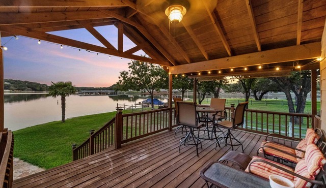 Lakefront Haven ~ 6 Mi to Historic Granbury Square