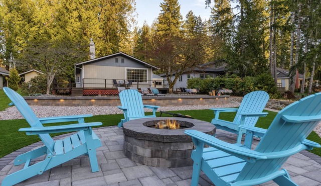 Lakefront Haven: Lakeland Village Golf!