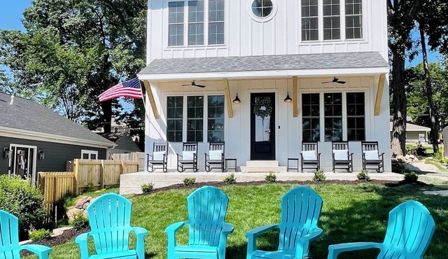 Lakefront Haven: Waterfront Oasis with Dock, Spacious Swim Pier & Pano Lake view