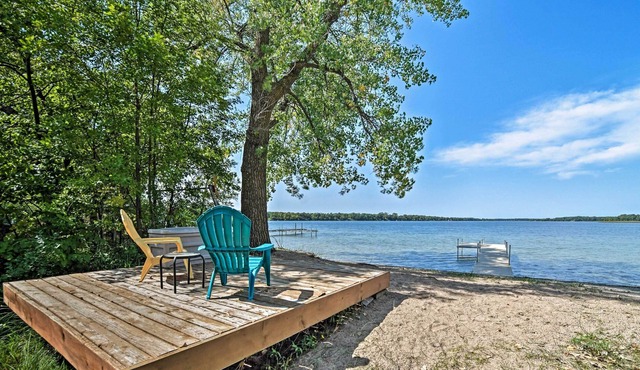 Lakefront Henning Cabin w/ Fantastic Lake Views!